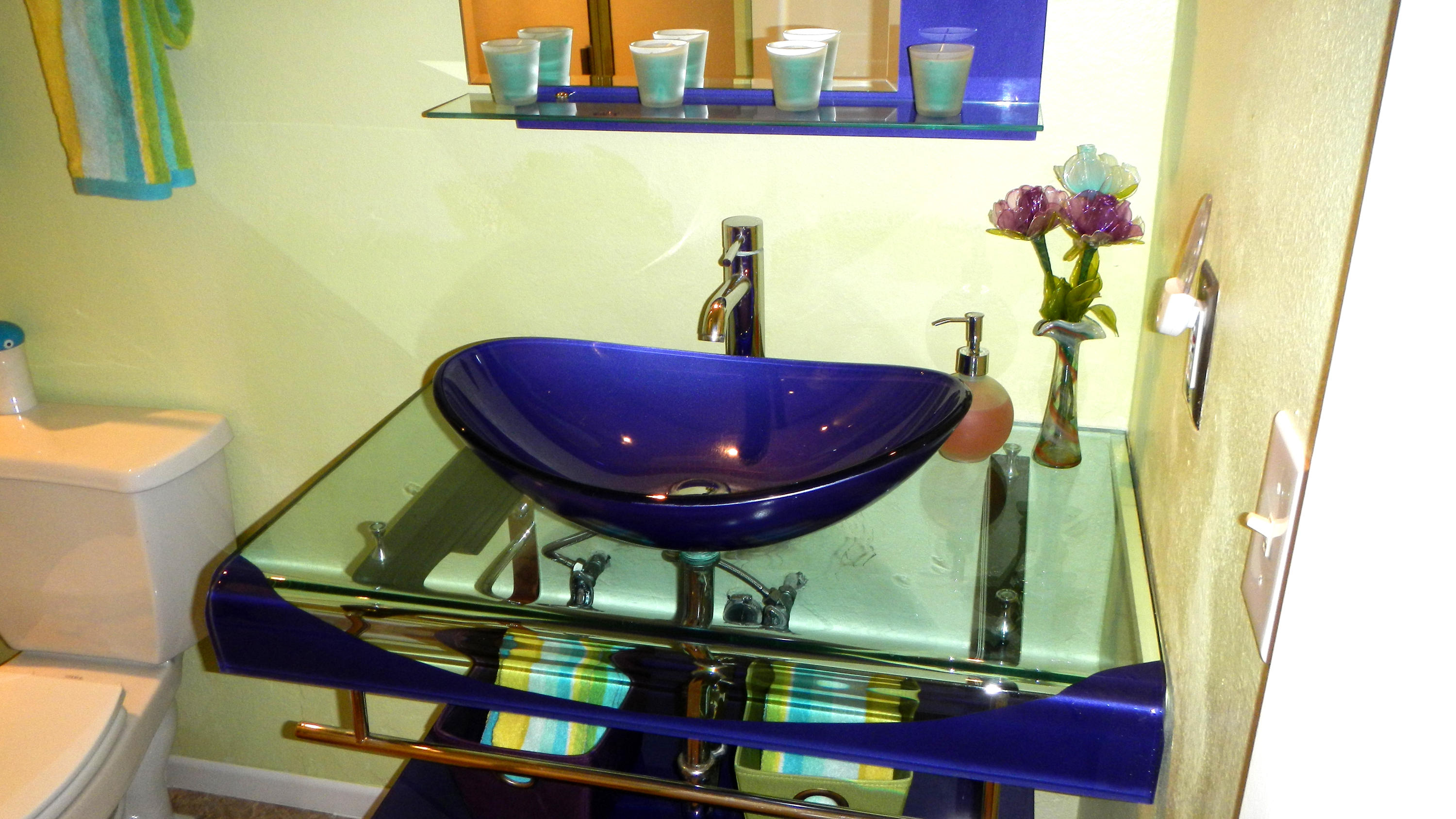 4640 Eastbourne Oxnard, CA 93035 - Photo 37 of 49 a room with table and chairs