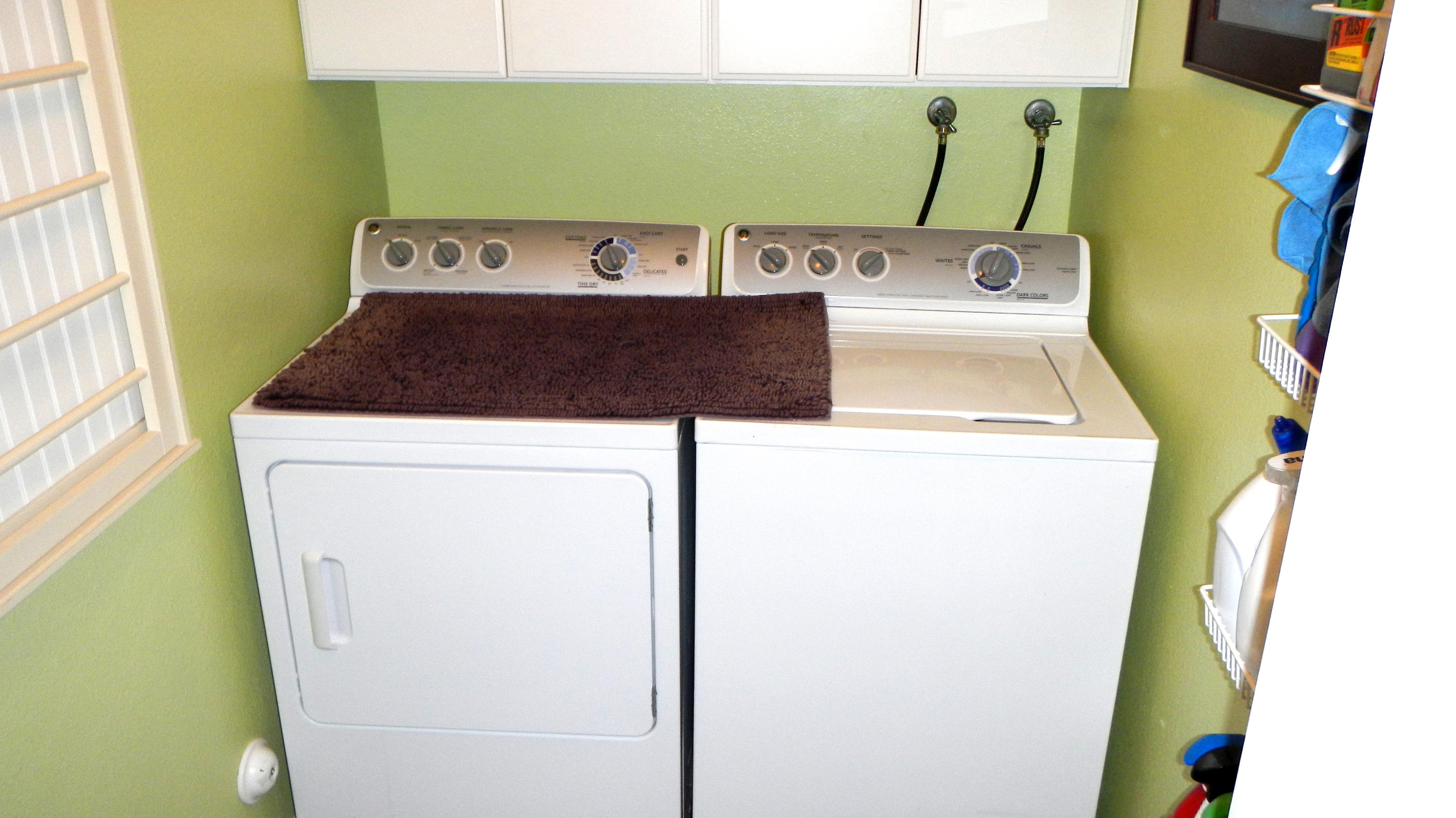 4640 Eastbourne Oxnard, CA 93035 - Photo 47 of 49 a utility room with dryer and washer