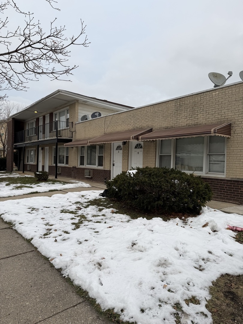 5331 South Kilbourn Avenue, Unit 6 Chicago, IL 60632 - Photo 3 of 11 a front view of a house