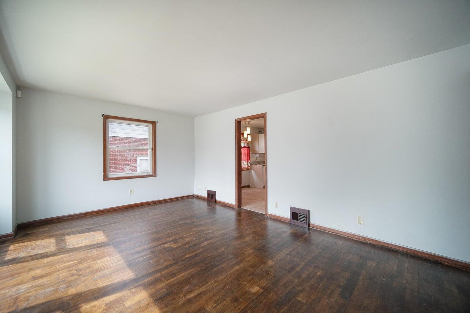 7230 McLaughlin Avenue Hammond, IN 46324 - Photo 3 of 15 1536x1024
