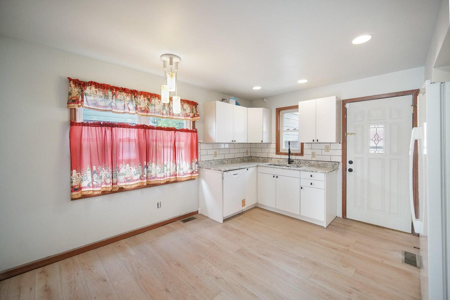 7230 McLaughlin Avenue Hammond, IN 46324 - Photo 5 of 15 1536x1024