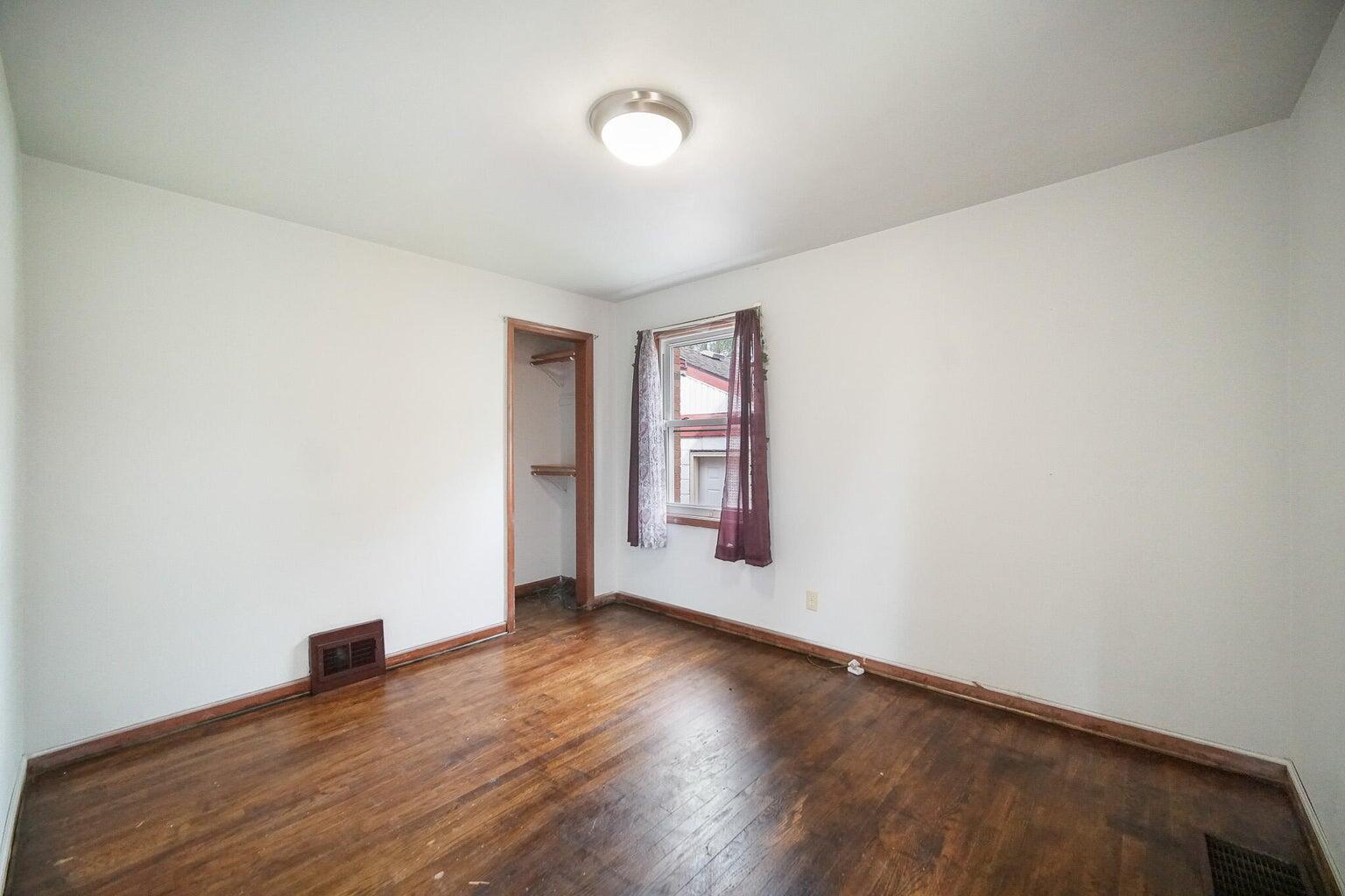 7230 McLaughlin Avenue Hammond, IN 46324 - Photo 8 of 15 1536x1024