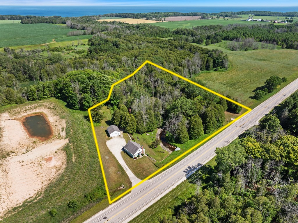 142 County Road South Algoma, WI 54201 - Photo 4 of 41