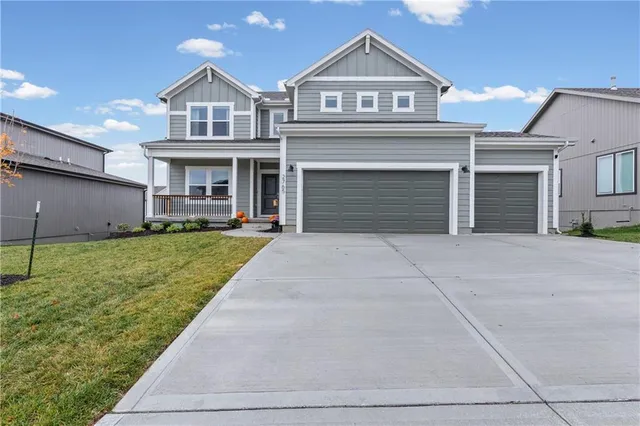 $525,000 | 2765 Southwest 11th Street, Lee's Summit, MO 64081