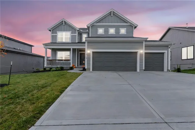 $525,000 | 2765 Southwest 11th Street, Lee's Summit, MO 64081