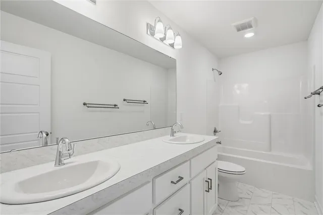 $525,000 | 2765 Southwest 11th Street, Lee's Summit, MO 64081