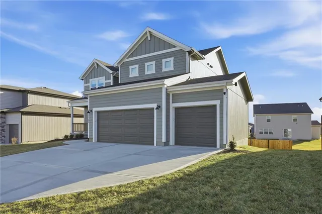 $525,000 | 2765 Southwest 11th Street, Lee's Summit, MO 64081