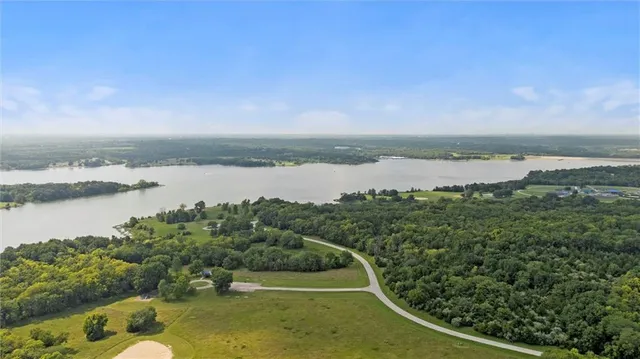 $525,000 | 2765 Southwest 11th Street, Lee's Summit, MO 64081