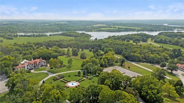 $525,000 | 2765 Southwest 11th Street, Lee's Summit, MO 64081