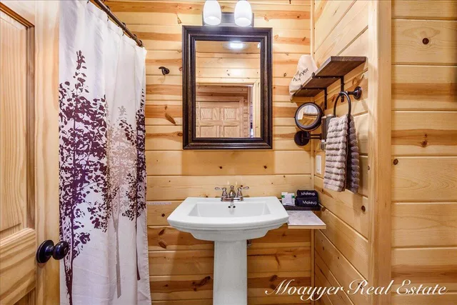 $799,000 | 3577 Kingfisher Cove Drive, Saugatuck, MI 49453