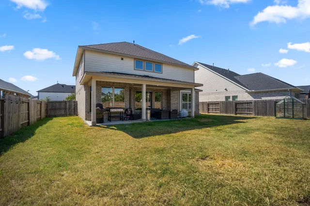 a view of a house with backyard and porch