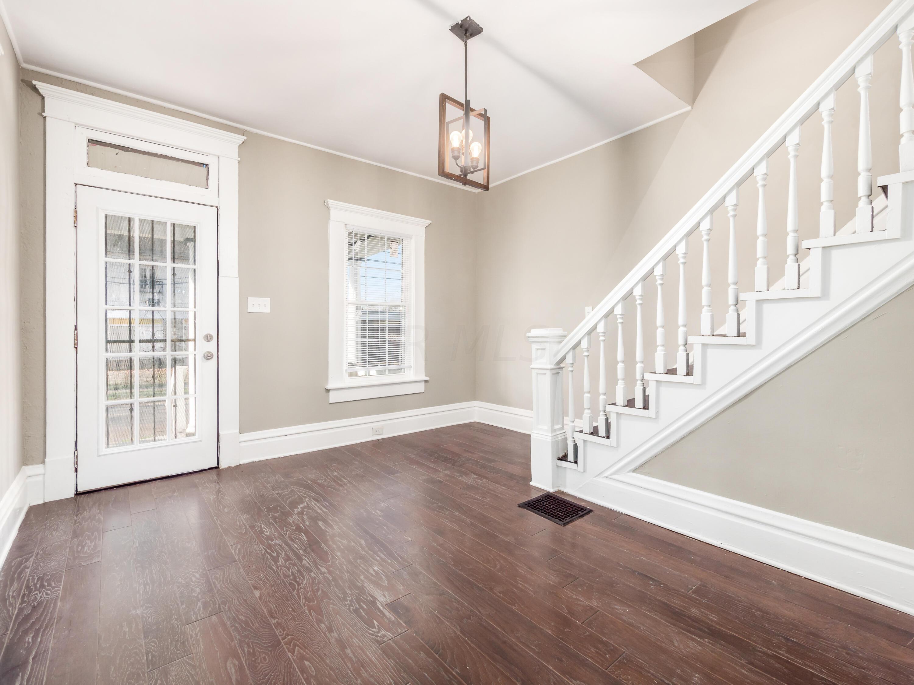 2262 Ridgeway Avenue Columbus, OH 43219 - Photo 4 of 28 N_2262_Ridgeway_Ave_001