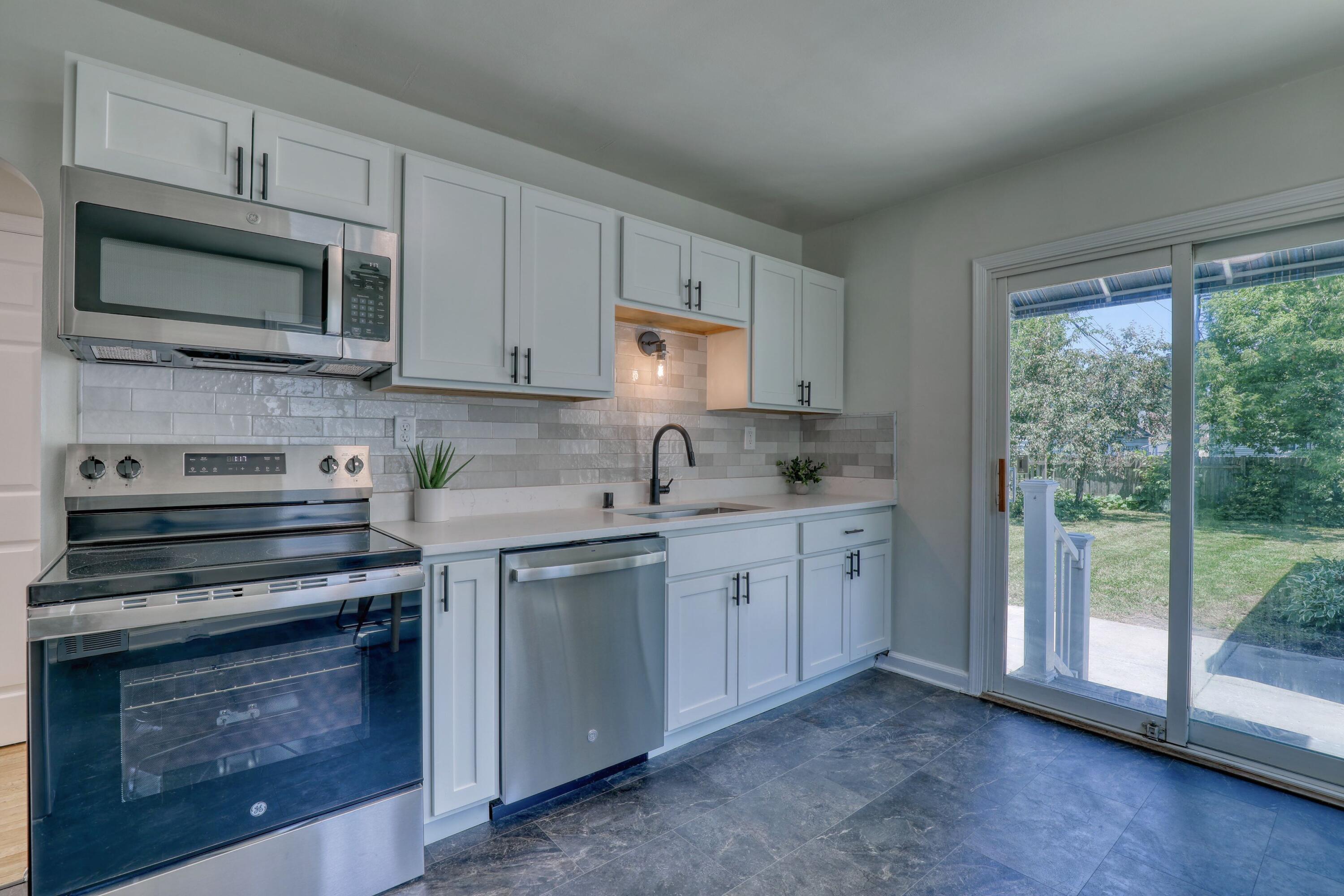 340 North 63rd Street Milwaukee, WI 53213 - Photo 7 of 19 Kitchen