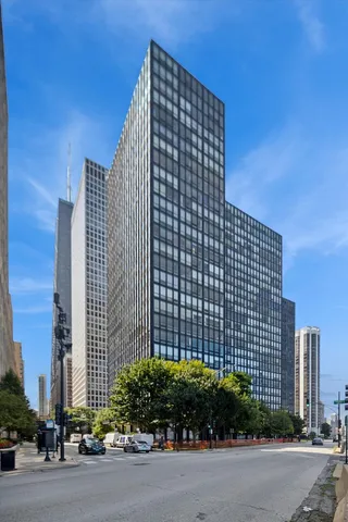 $425,000 | 860 North Lake Shore Drive, Unit 8M, Chicago, IL 60611