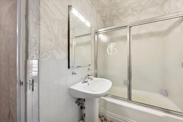 $425,000 | 860 North Lake Shore Drive, Unit 8M, Chicago, IL 60611