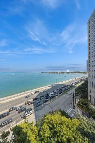 $425,000 | 860 North Lake Shore Drive, Unit 8M, Chicago, IL 60611