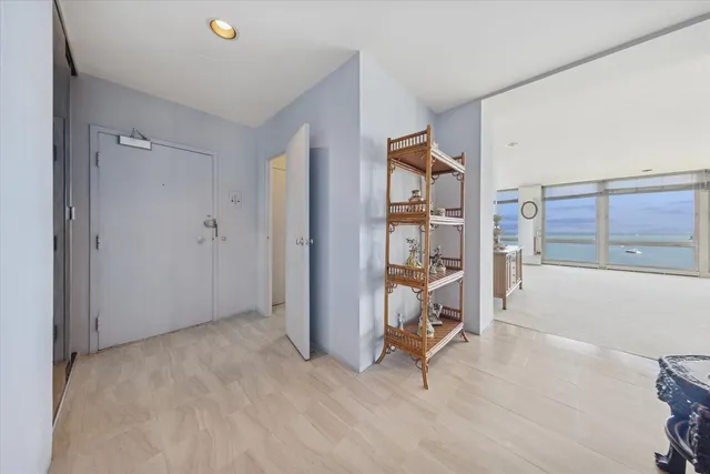 $425,000 | 860 North Lake Shore Drive, Unit 8M, Chicago, IL 60611