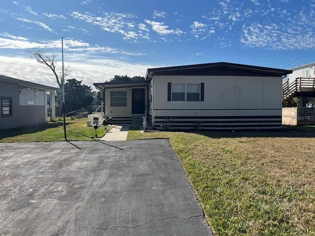 a view of outdoor space with porch and entertaining space