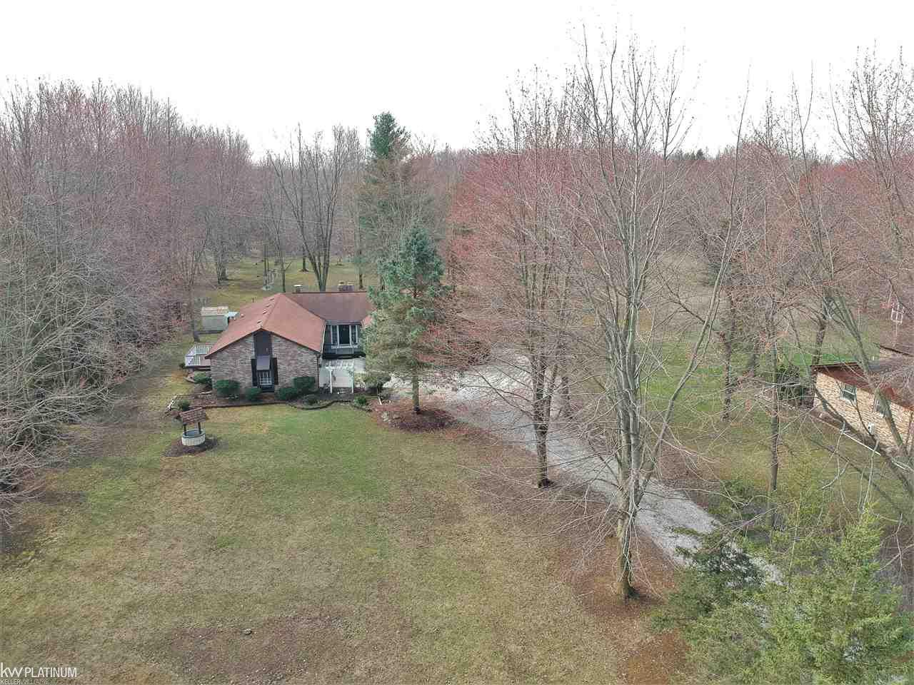 9731 Bartel Road Columbus, MI 48063 - Photo 5 of 41 31376946-4.JPG