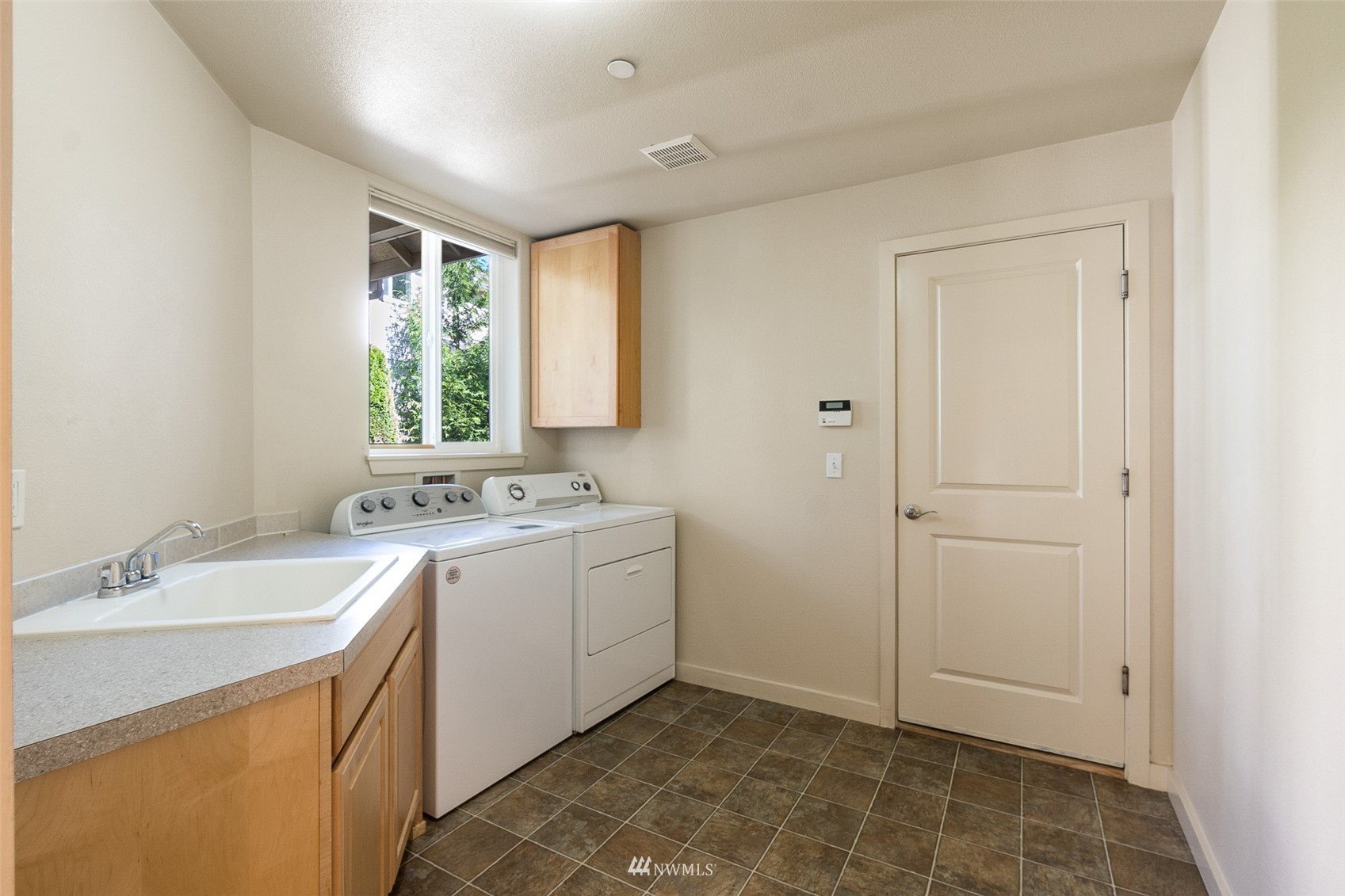 16442 Sylvester Road Southwest Burien, WA 98166 - Photo 16 of 28 Gallery Image 16