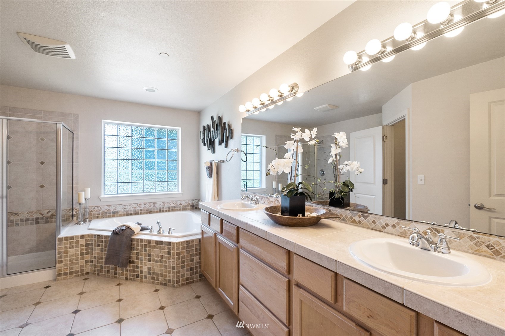 16442 Sylvester Road Southwest Burien, WA 98166 - Photo 19 of 28 Gallery Image 19