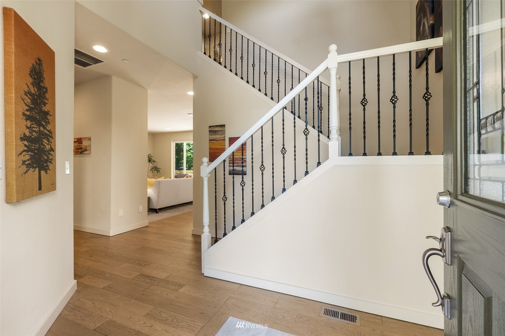 16442 Sylvester Road Southwest Burien, WA 98166 - Photo 3 of 28 Gallery Image 3