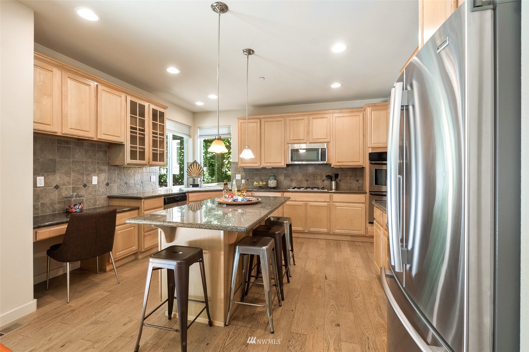 16442 Sylvester Road Southwest Burien, WA 98166 - Photo 8 of 28 Gallery Image 8