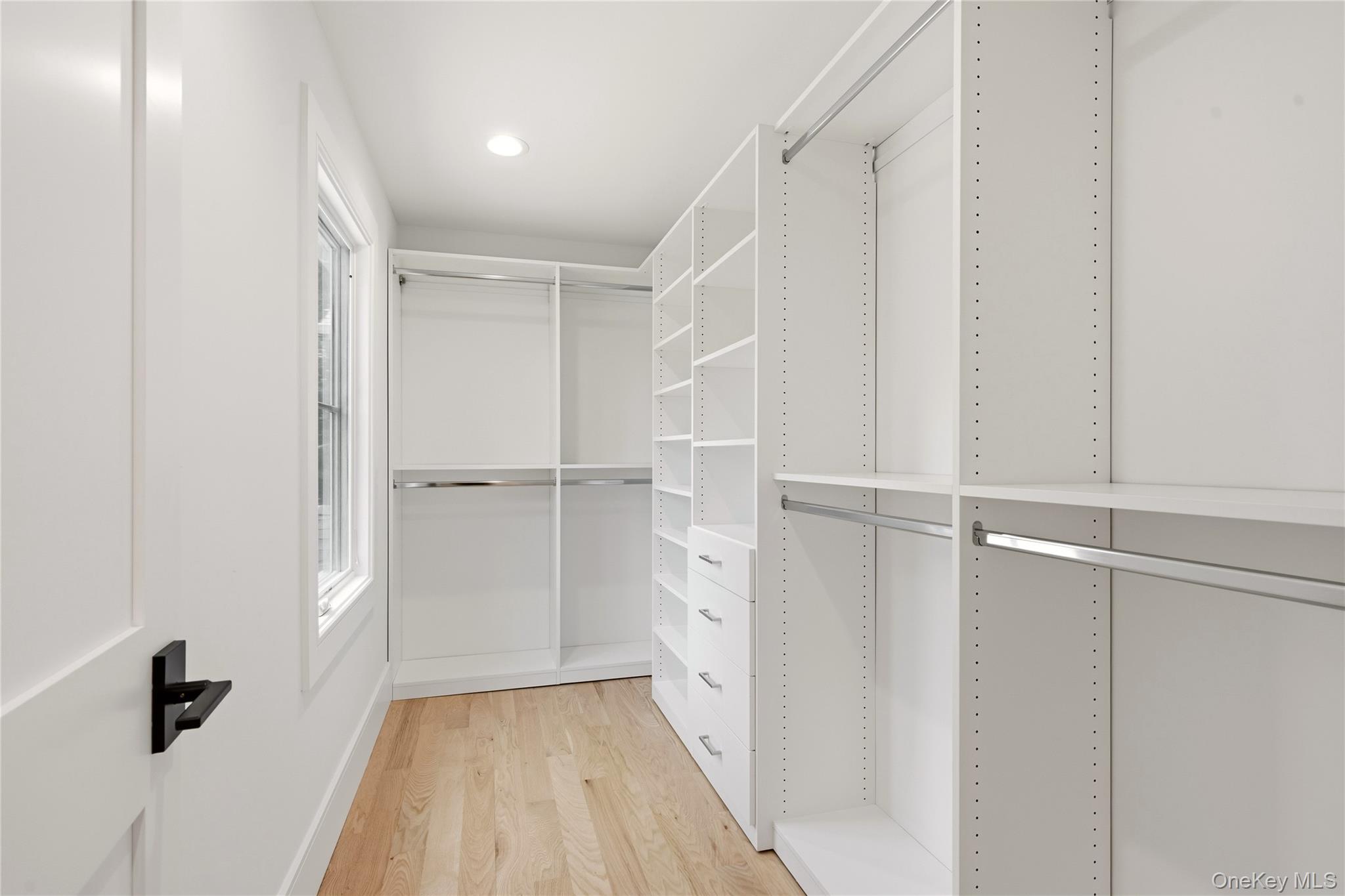 654 Caledonia Road Dix Hills, NY 11746 - Photo 21 of 34 Gallery Image 21