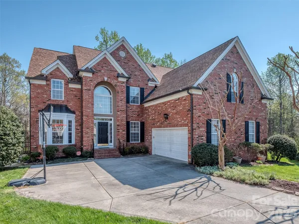 $889,900 | 12103 Crescent Run Court, Charlotte, NC 28277