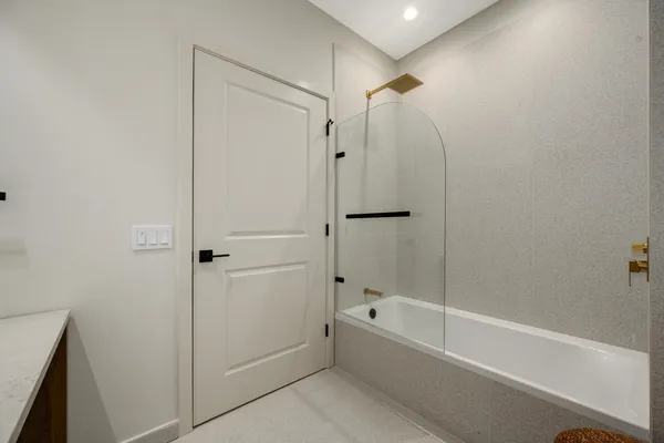 $4,650 | 1257 North Ashland Avenue, Unit 304, Chicago, IL 60622