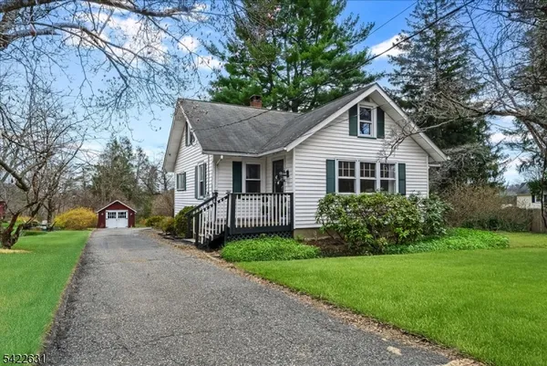 $689,995 | 33 Holland Avenue, Peapack-Gladstone, NJ 07977