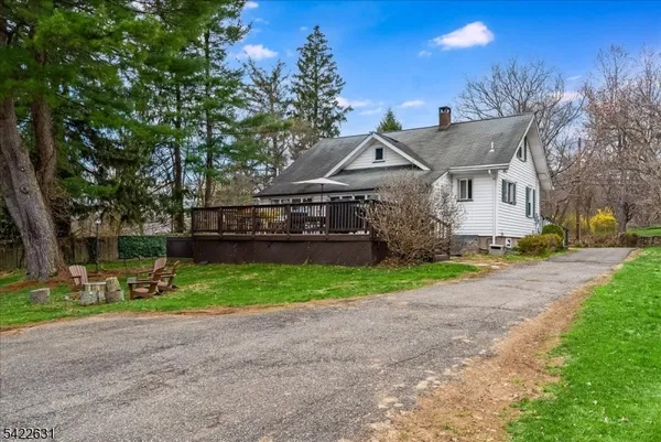 $689,995 | 33 Holland Avenue, Peapack-Gladstone, NJ 07977