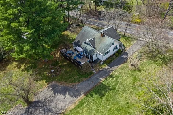 $689,995 | 33 Holland Avenue, Peapack-Gladstone, NJ 07977