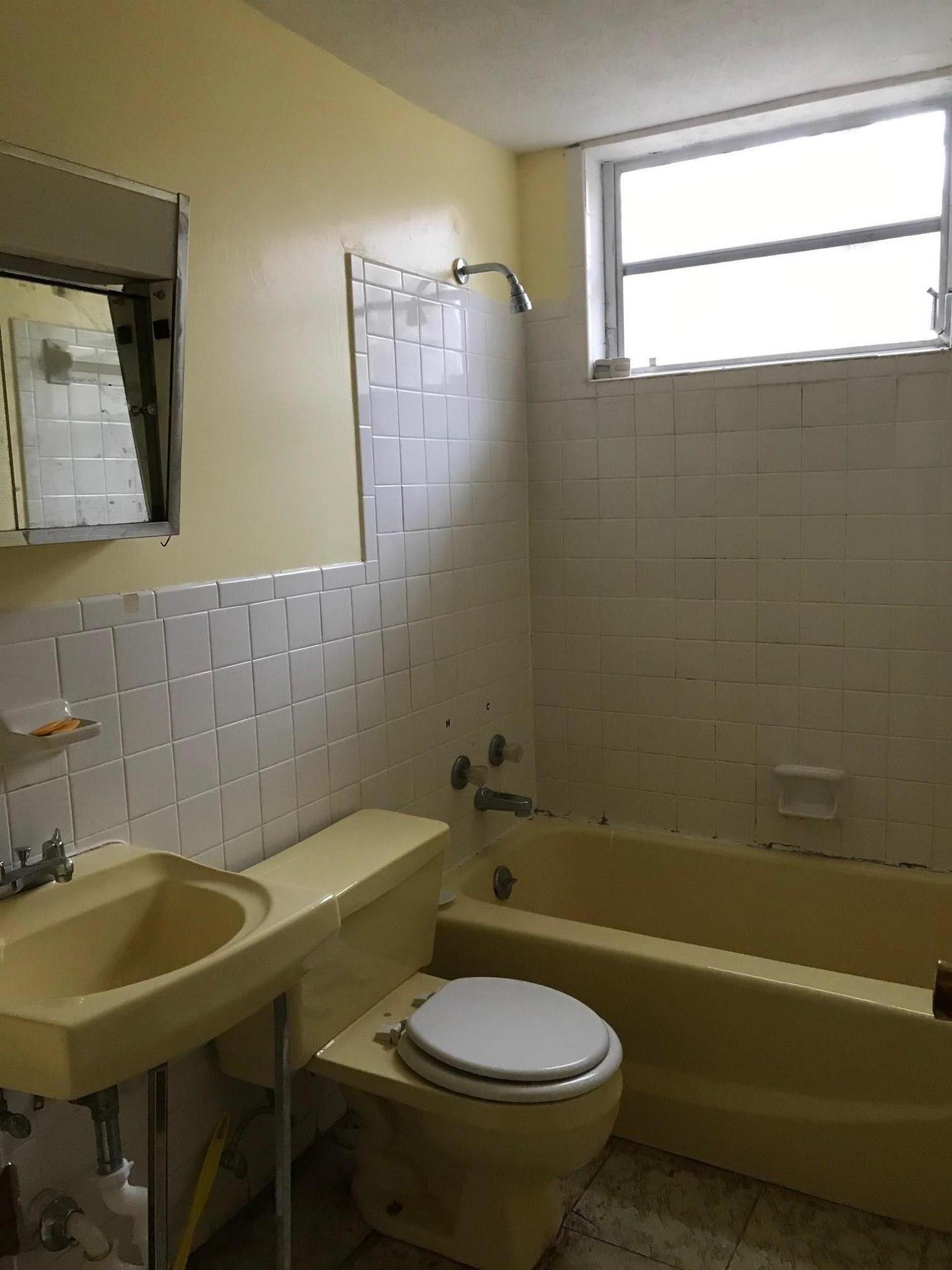 112 Providence Road Oak Ridge, TN 37830 - Photo 21 of 26 Bathroom downstairs
