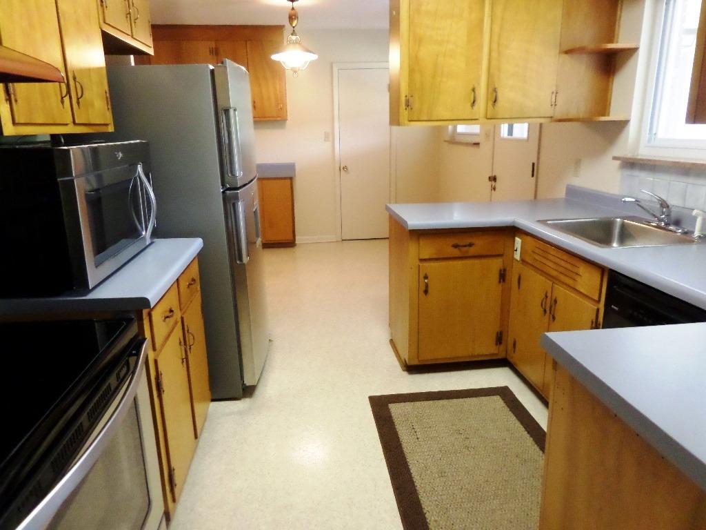 914 Riverbend Road Clinton, TN 37716 - Photo 3 of 30 kitchen