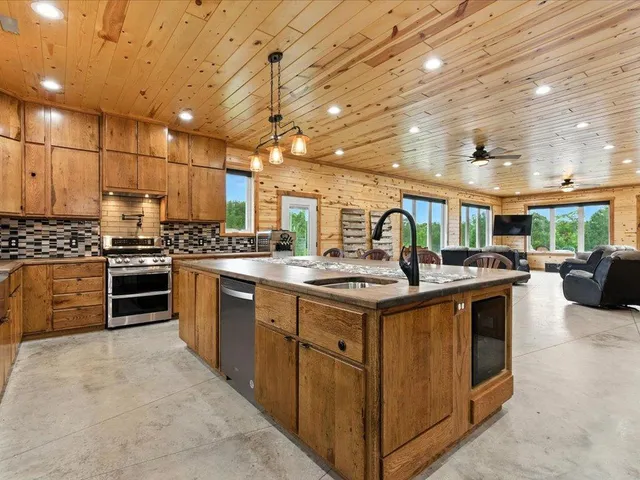 $410,000 | 39561 Outing Court, Browerville, MN 56438