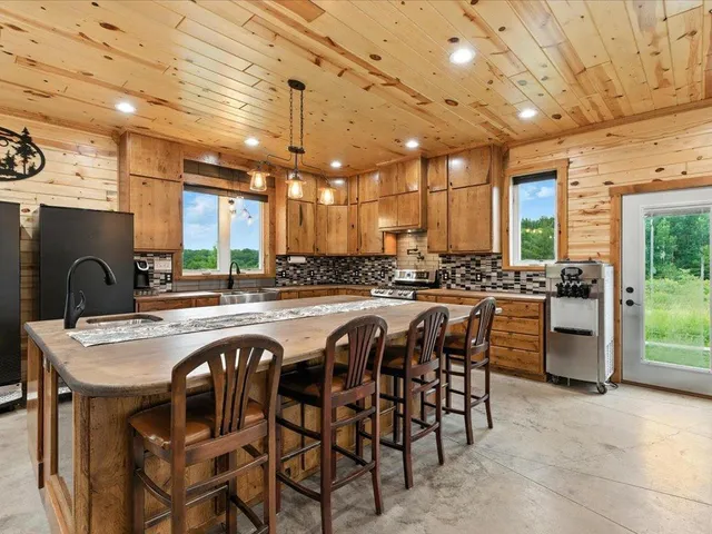 $410,000 | 39561 Outing Court, Browerville, MN 56438