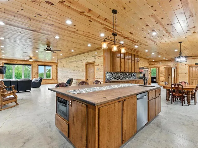 $410,000 | 39561 Outing Court, Browerville, MN 56438