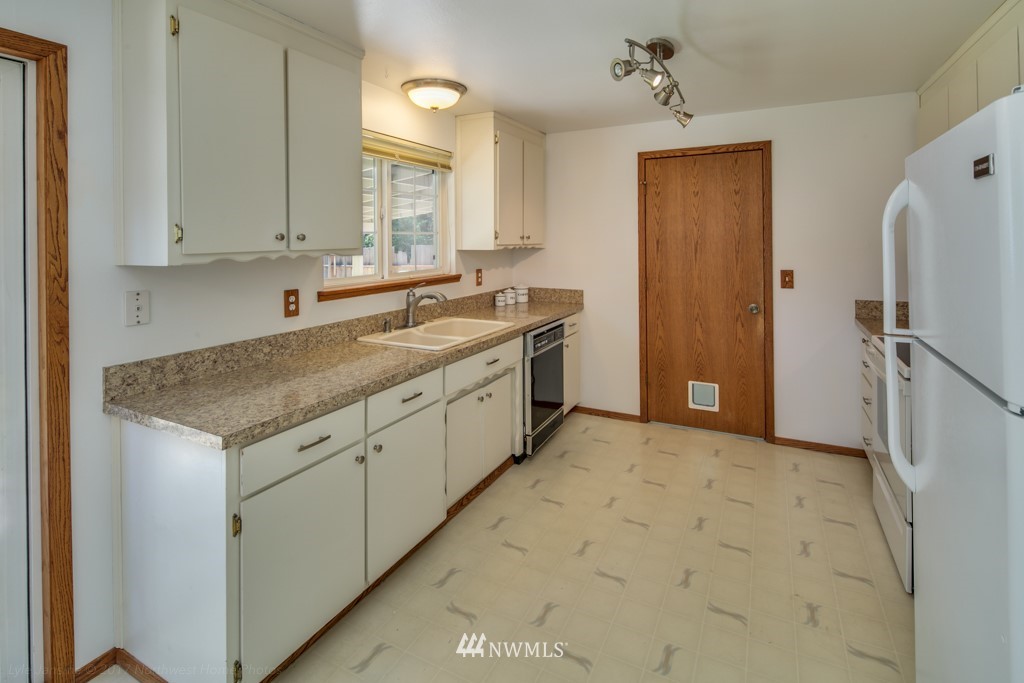 1461 Crestview Road Ferndale, WA 98248 - Photo 6 of 17