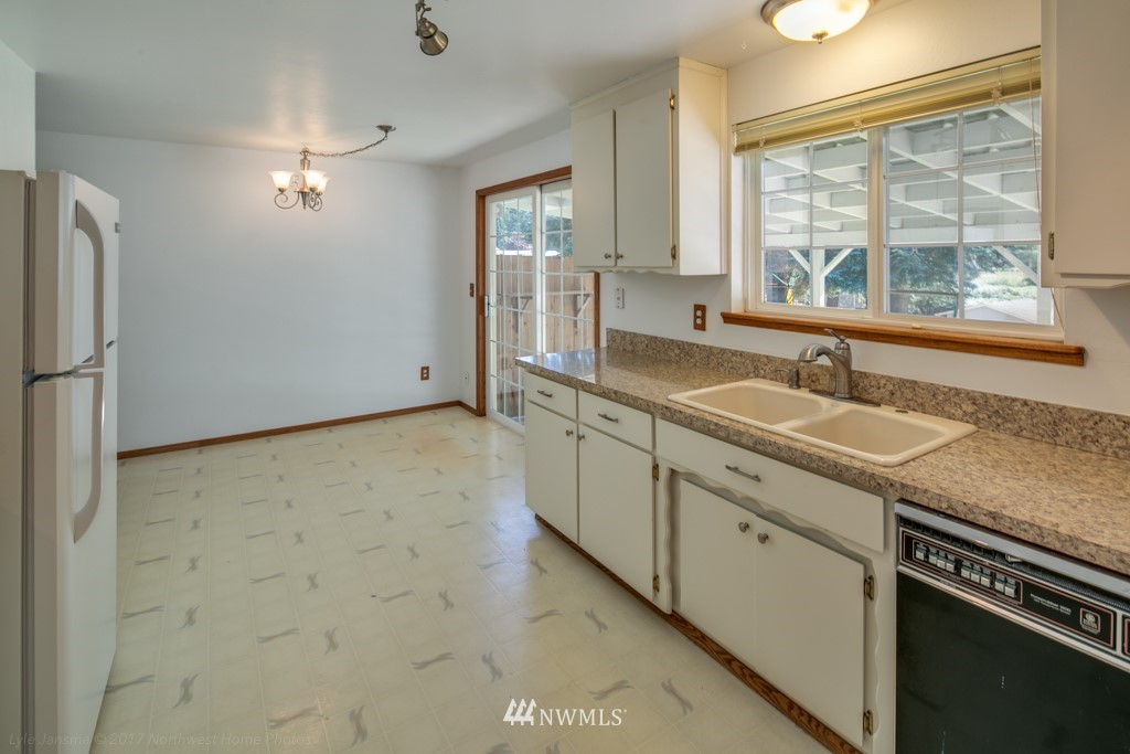 1461 Crestview Road Ferndale, WA 98248 - Photo 8 of 17