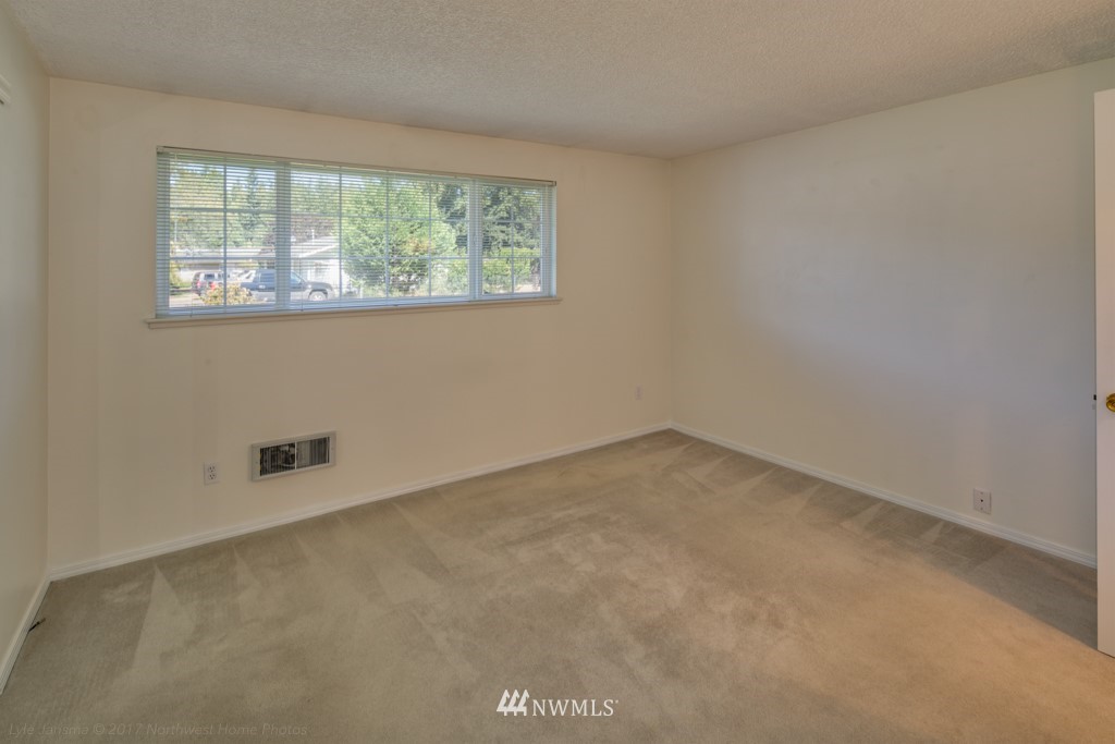 1461 Crestview Road Ferndale, WA 98248 - Photo 9 of 17