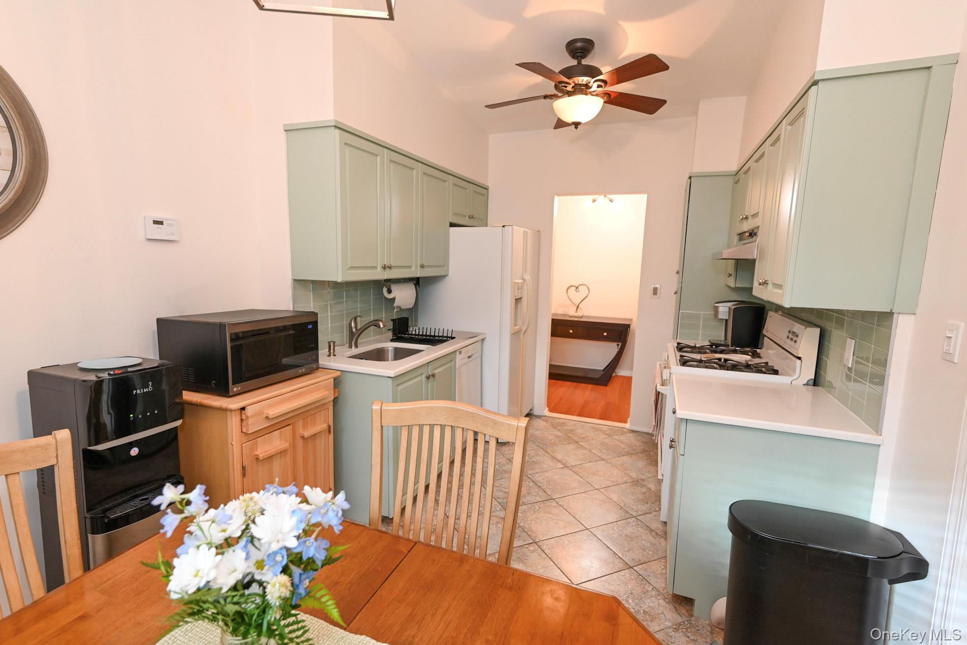 271 North Newbridge Road, Unit 2C Levittown, NY 11756 - Photo 15 of 34