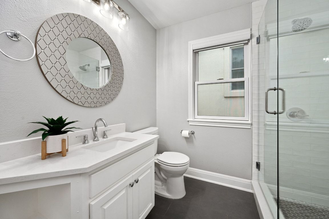 3210 Enfield Road Austin, TX 78703 - Photo 24 of 31 Secondary bath