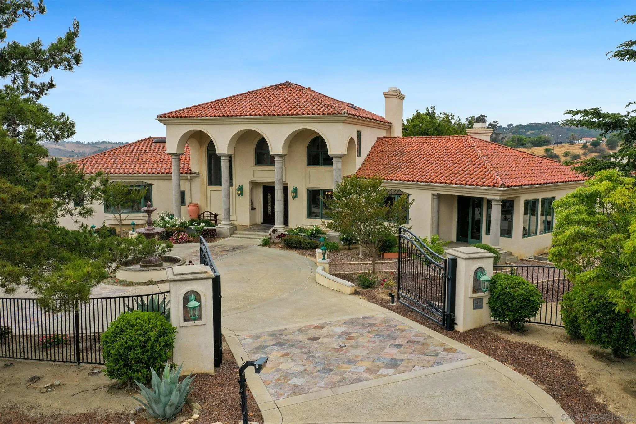 4349 Fallsbrae Road Fallbrook, CA 92028 - Photo 66 of 68 a front view of a house with a yard