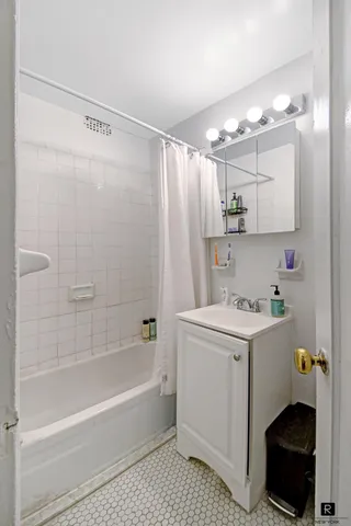 $285,000 | 244 East 90th Street, Unit 2A | Upper East Side