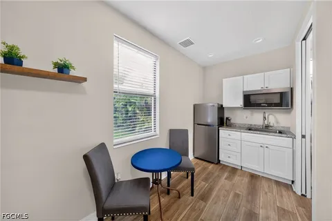$1,200,000 | 1725 Southwest 52nd Terrace, Cape Coral, FL 33914