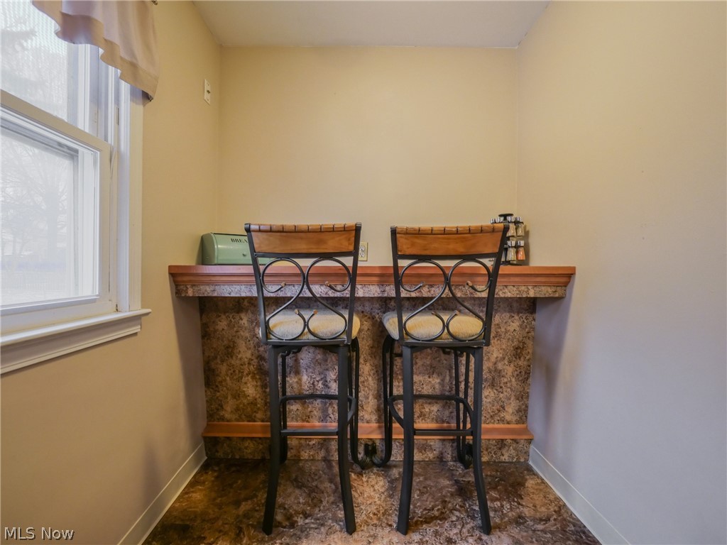 4907 Farnhurst Road Cleveland, OH 44124 - Photo 12 of 33