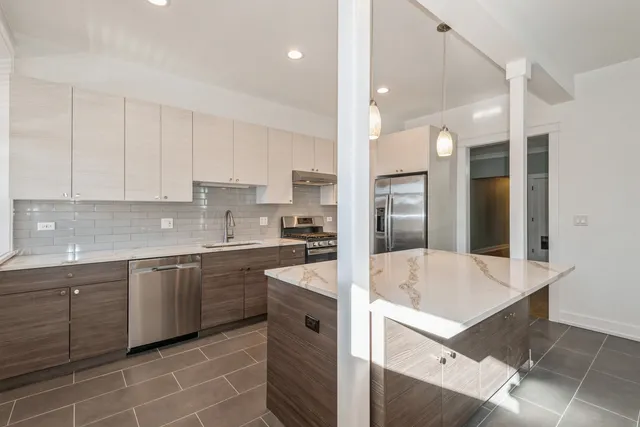 $2,350,000 | 1535 West Estes Avenue, Chicago, IL 60626