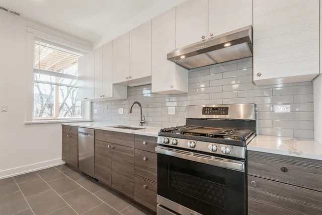 $2,350,000 | 1535 West Estes Avenue, Chicago, IL 60626