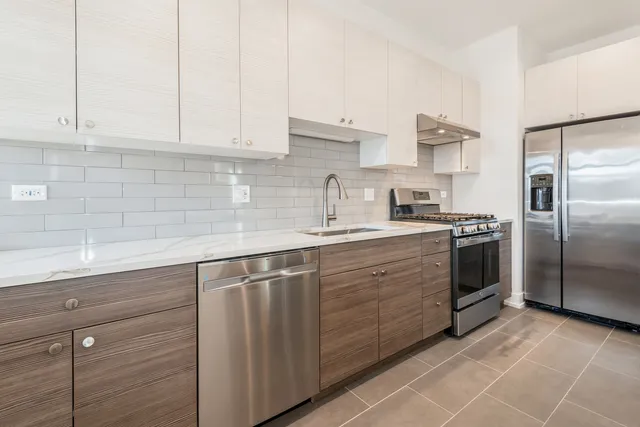 $2,350,000 | 1535 West Estes Avenue, Chicago, IL 60626